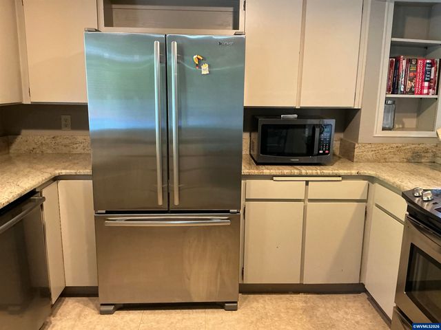 3588 Dogwood Dr S, Salem, OR 97302