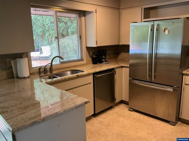 3588 Dogwood Dr S, Salem, OR 97302