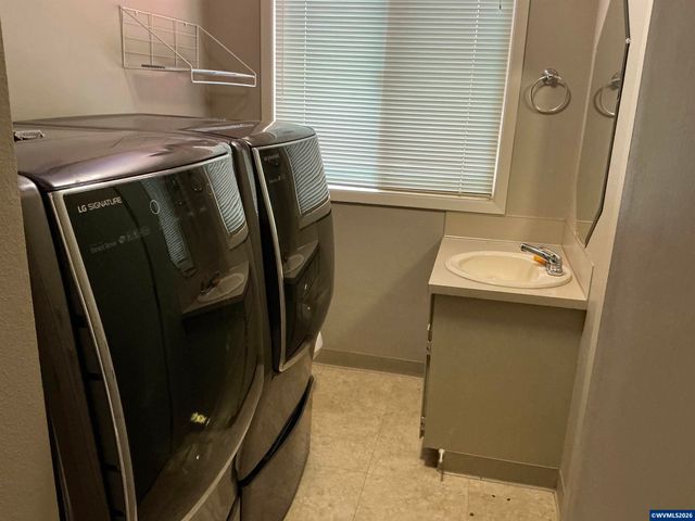 3588 Dogwood Dr S, Salem, OR 97302