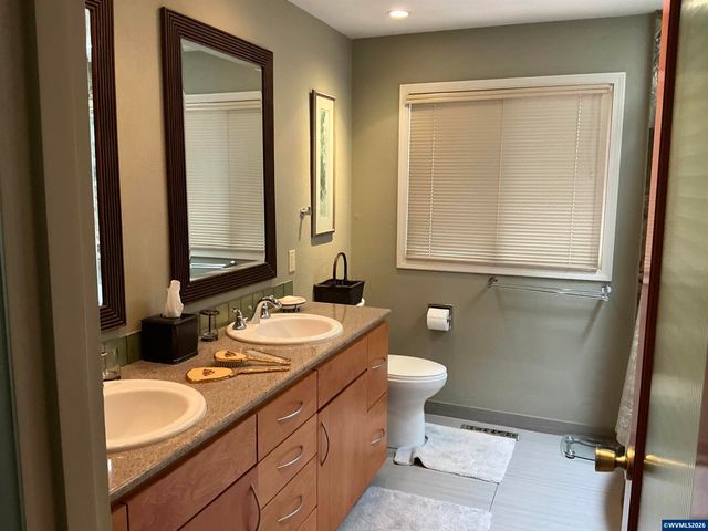 3588 Dogwood Dr S, Salem, OR 97302