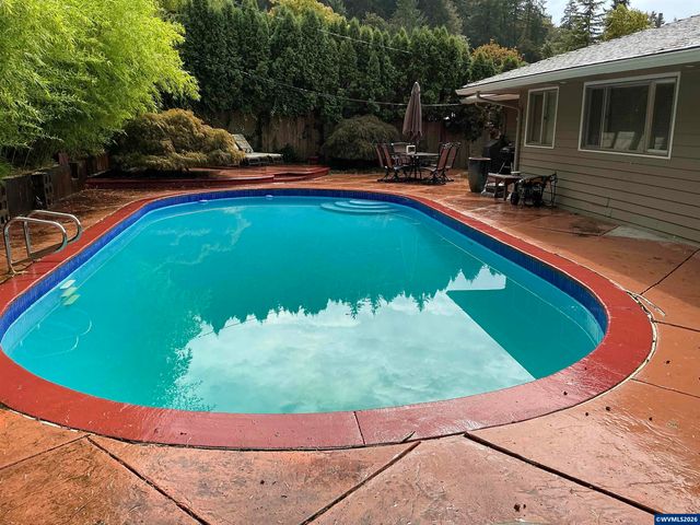3588 Dogwood Dr S, Salem, OR 97302
