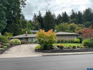 3588 Dogwood Dr S, Salem, OR 97302