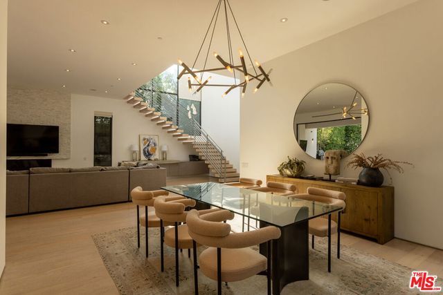 132 N Laurel Avenue, Los Angeles, CA 90048