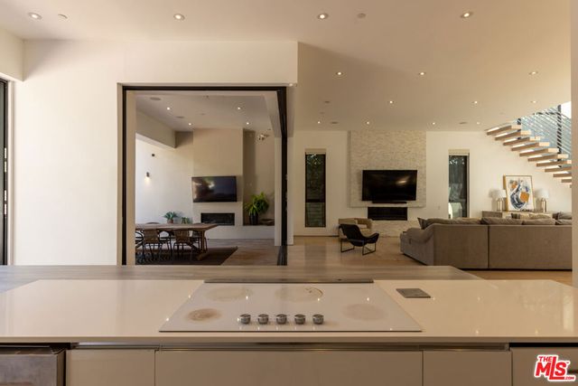 132 N Laurel Avenue, Los Angeles, CA 90048