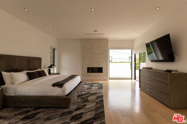 132 N Laurel Avenue, Los Angeles, CA 90048