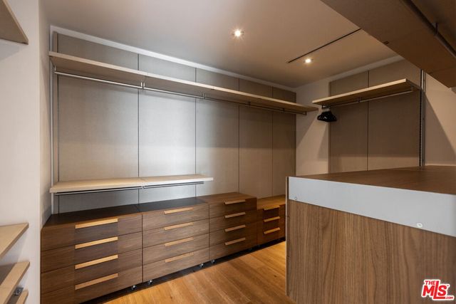 132 N Laurel Avenue, Los Angeles, CA 90048