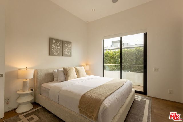 132 N Laurel Avenue, Los Angeles, CA 90048