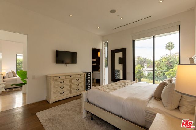 132 N Laurel Avenue, Los Angeles, CA 90048