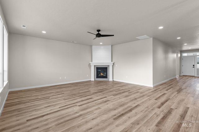 17214 N Swan Springs Pl, Nampa, ID 83687