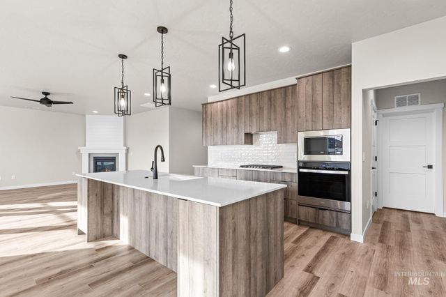 17214 N Swan Springs Pl, Nampa, ID 83687