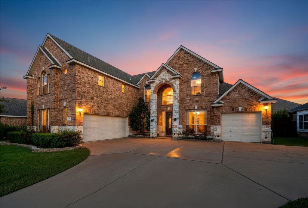 730 Celebrity Court, Midlothian, TX 76065