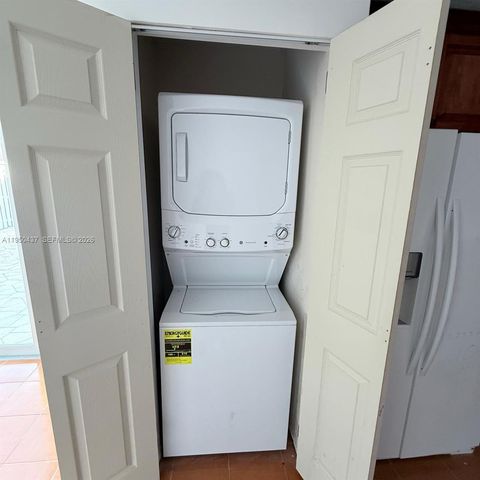 9130 NW 193rd St, Hialeah, FL 33018