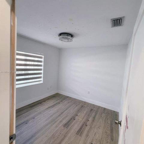 9130 NW 193rd St, Hialeah, FL 33018