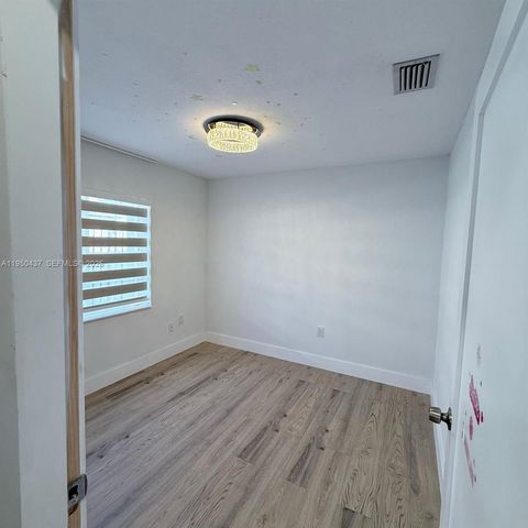 9130 NW 193rd St, Hialeah, FL 33018