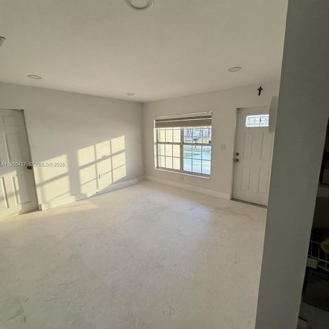 9130 NW 193rd St, Hialeah, FL 33018