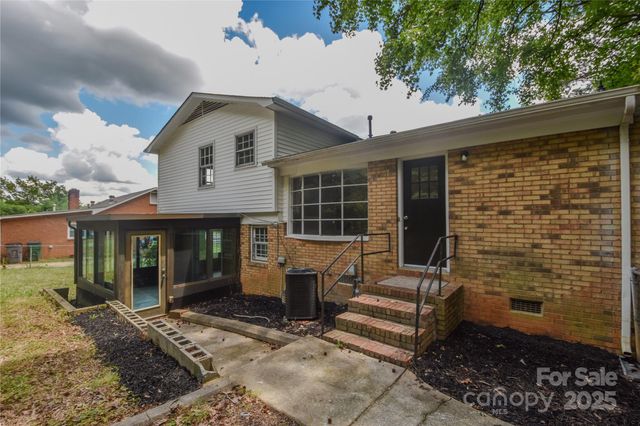 6921 Idlewild Road, Charlotte, NC 28212