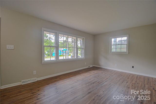 6921 Idlewild Road, Charlotte, NC 28212