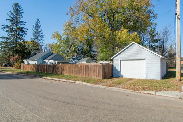 902 10th Avenue NE, Brainerd, MN 56401