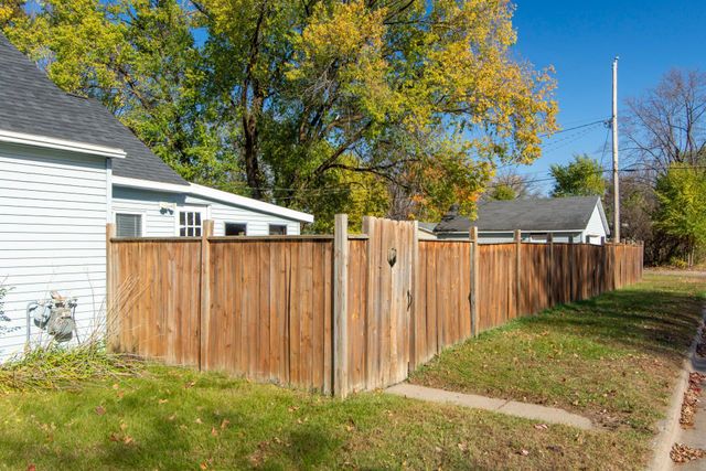 902 10th Avenue NE, Brainerd, MN 56401