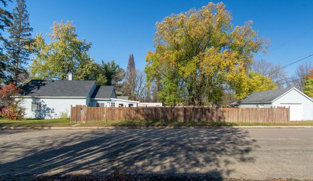 902 10th Avenue NE, Brainerd, MN 56401