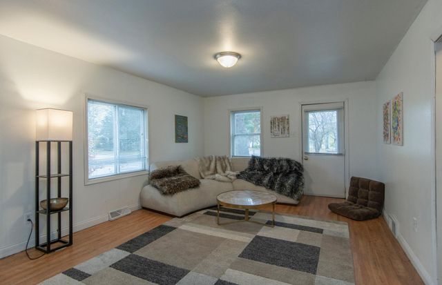 902 10th Avenue NE, Brainerd, MN 56401