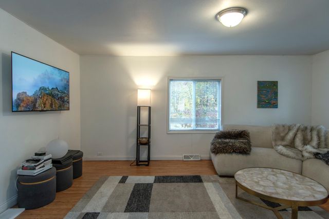 902 10th Avenue NE, Brainerd, MN 56401