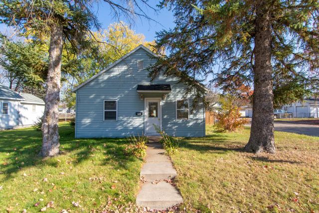 902 10th Avenue NE, Brainerd, MN 56401