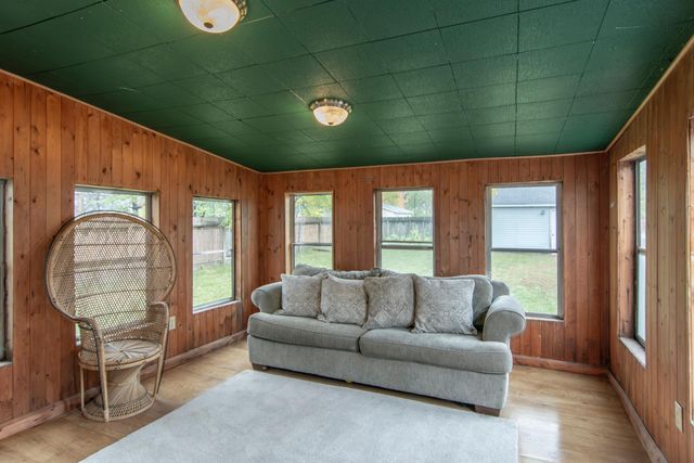 902 10th Avenue NE, Brainerd, MN 56401