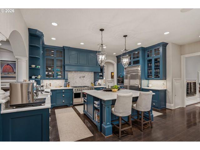 1561 CHANDLER Rd, Lake Oswego, OR 97034