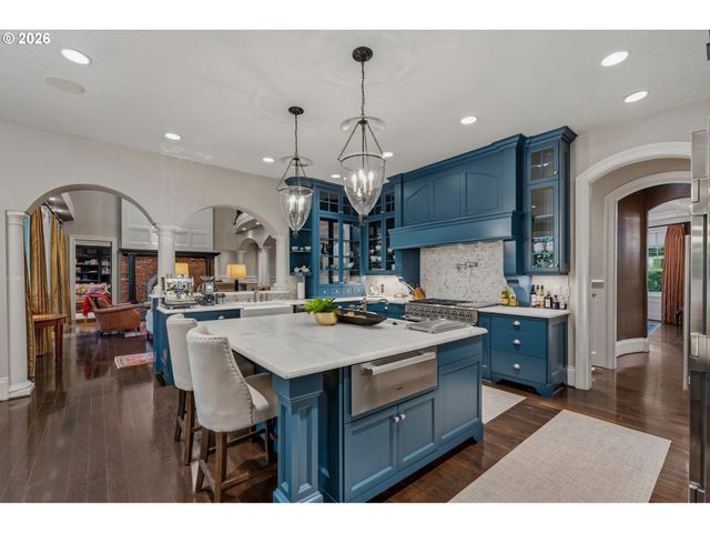 1561 CHANDLER Rd, Lake Oswego, OR 97034