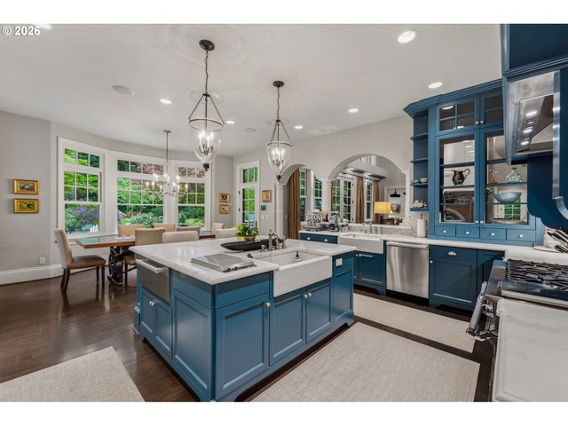 1561 CHANDLER Rd, Lake Oswego, OR 97034