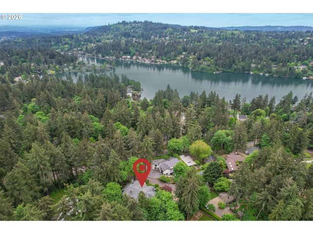 1561 CHANDLER Rd, Lake Oswego, OR 97034