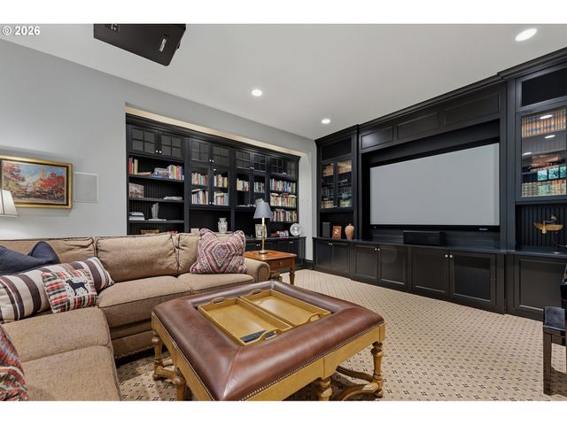 1561 CHANDLER Rd, Lake Oswego, OR 97034