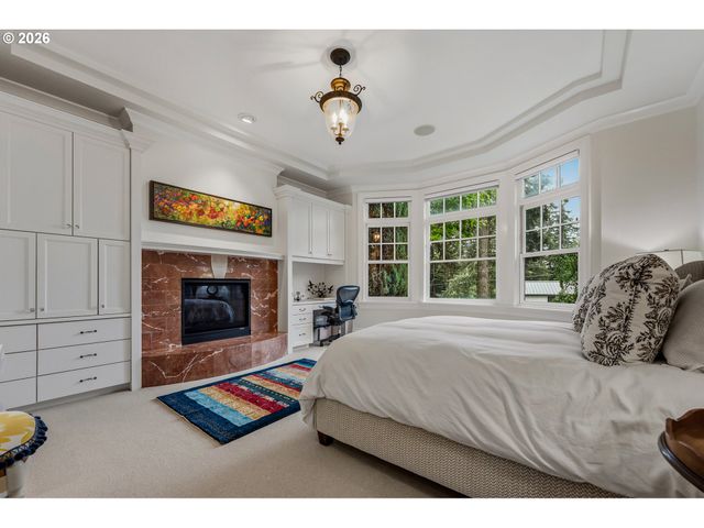 1561 CHANDLER Rd, Lake Oswego, OR 97034