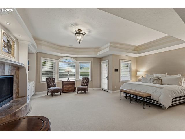 1561 CHANDLER Rd, Lake Oswego, OR 97034