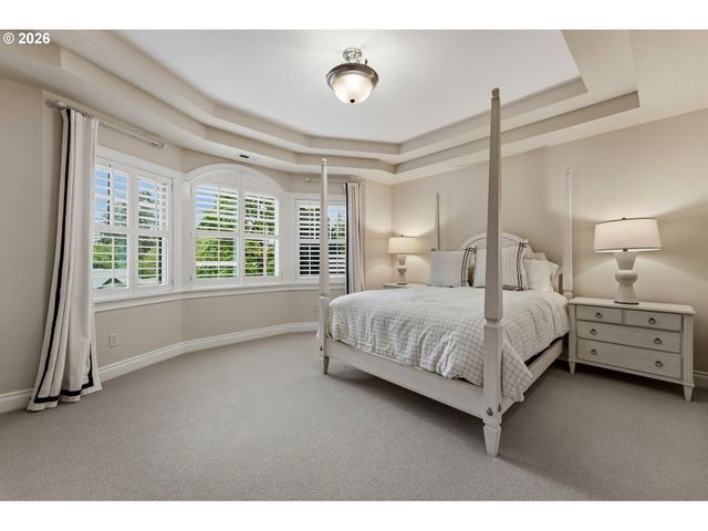 1561 CHANDLER Rd, Lake Oswego, OR 97034