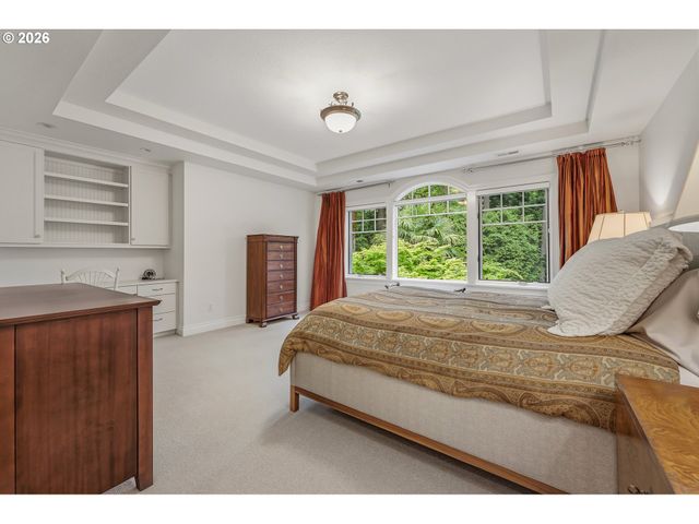 1561 CHANDLER Rd, Lake Oswego, OR 97034
