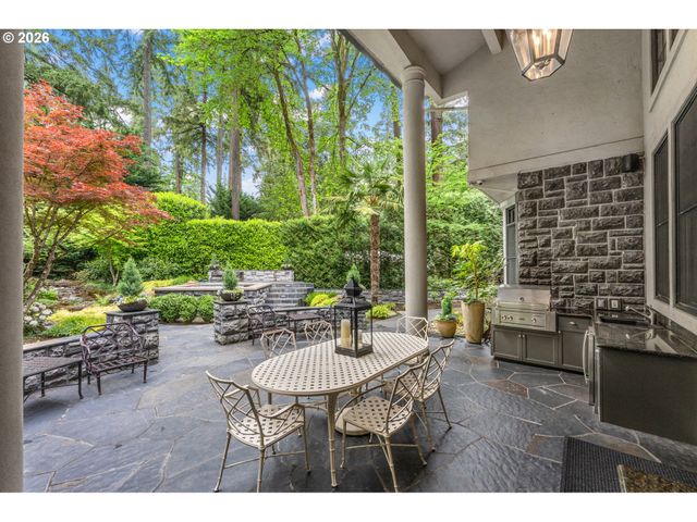 1561 CHANDLER Rd, Lake Oswego, OR 97034