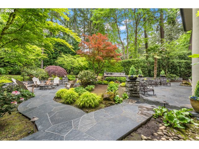 1561 CHANDLER Rd, Lake Oswego, OR 97034
