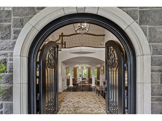 1561 CHANDLER Rd, Lake Oswego, OR 97034