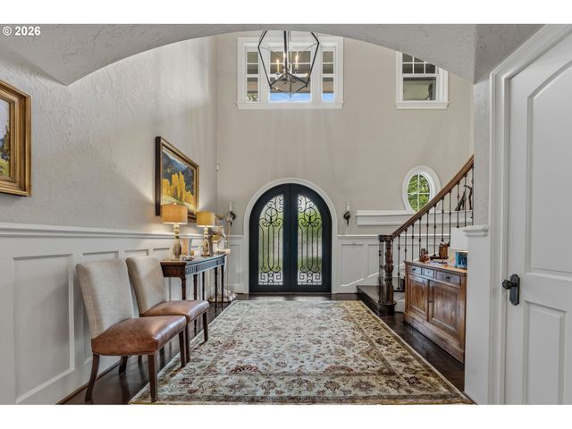 1561 CHANDLER Rd, Lake Oswego, OR 97034