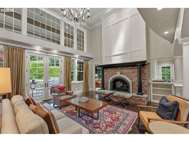 1561 CHANDLER Rd, Lake Oswego, OR 97034