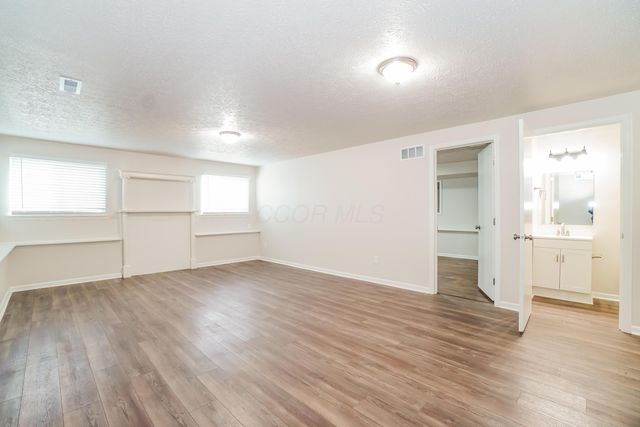 4008 Thompson Avenue, Grove City, OH 43123