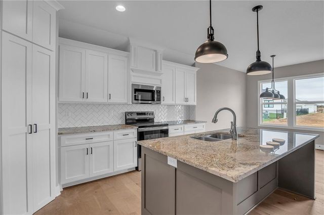 19326 Skyview Lane, Spring Hill, KS 66083