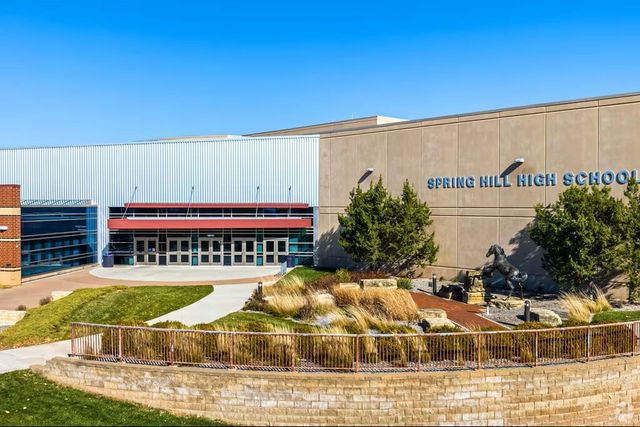 19326 Skyview Lane, Spring Hill, KS 66083