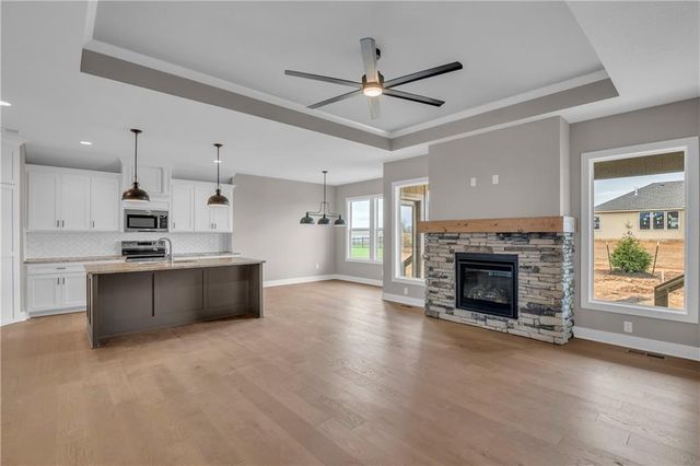 19326 Skyview Lane, Spring Hill, KS 66083