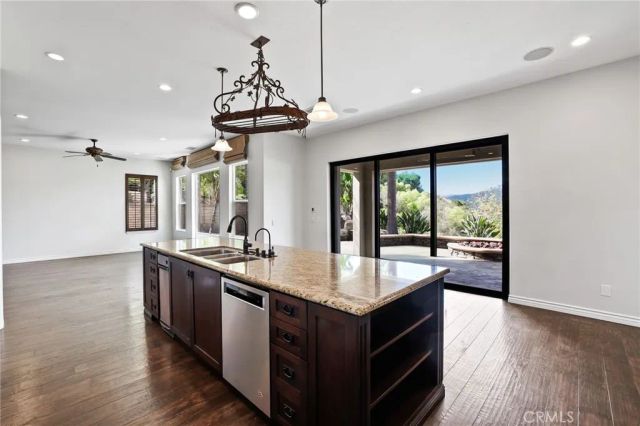 33 Glittering Sky, Aliso Viejo, CA 92656