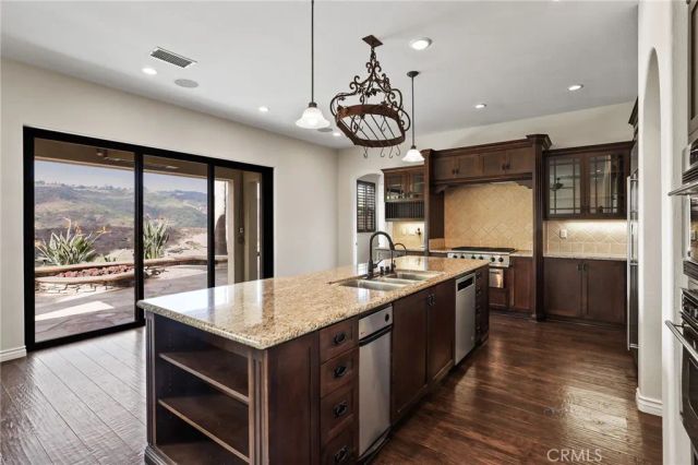 33 Glittering Sky, Aliso Viejo, CA 92656