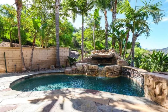 33 Glittering Sky, Aliso Viejo, CA 92656