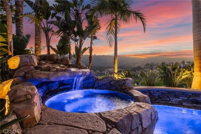 33 Glittering Sky, Aliso Viejo, CA 92656